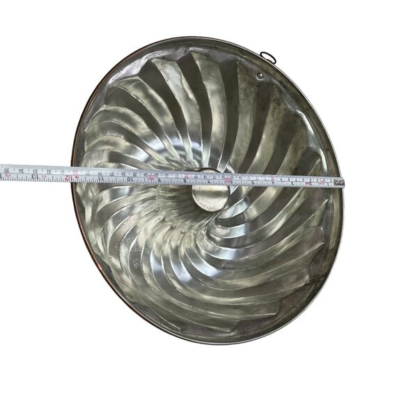 Vintage Copper Bundt Cake Pan Tin Lined Round with Hanging Hook 12” x 5” - Picture 9 of 10